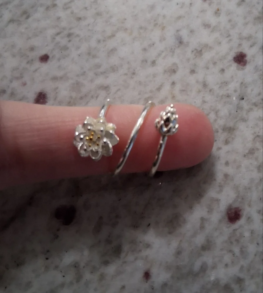 NWT Cute Boho Open Adjustable Silver Lotus Flower Ring!